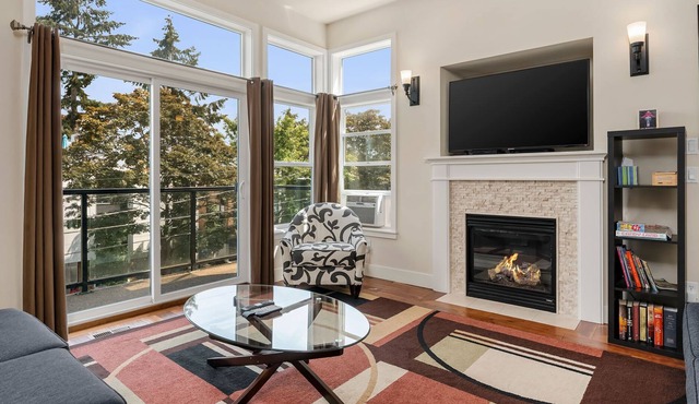 Seattle Vacation Home: The Aerodrome - Family-friendly, CLEAN & Great Location | 5 Star Hospitality