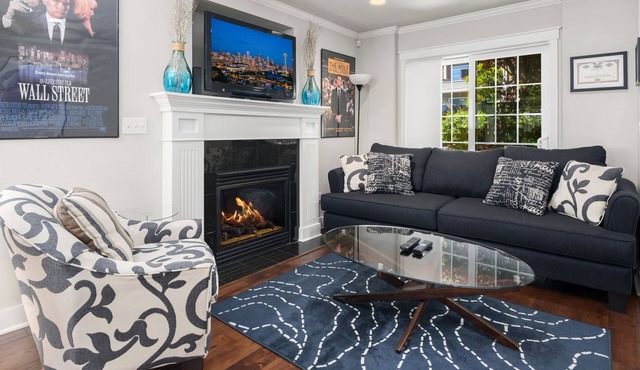 Seattle Vacation Home: The Great Wall