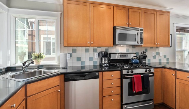 Seattle Vacation Home: Wall Street - Luxury 3 bed/2.5 bath, great location