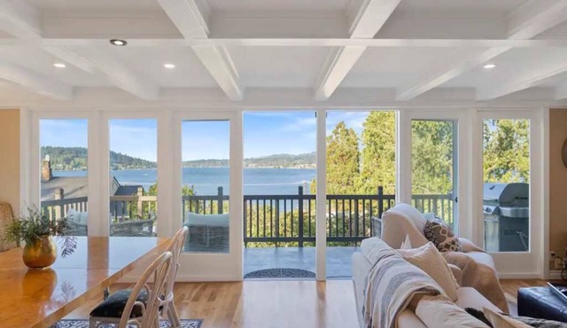 Seattle’s Best Kept Secret Lake Views + Central Locale