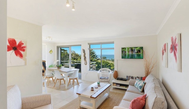 Seaview 12 - Pete & Kaz's - Modern Apartment