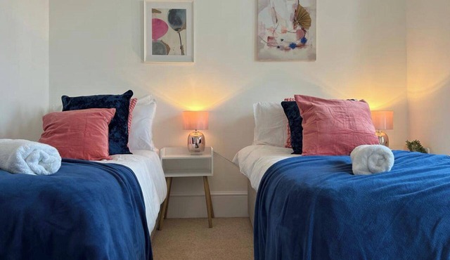 Seaview 2 Bedroom House Sleeps 5 -Pets Ok -WiFi