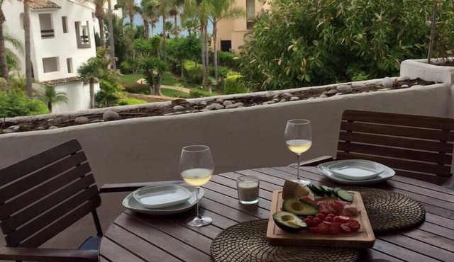 Seaview 2 Bedroom Family Apartment.Walk To The Beach And Amenities