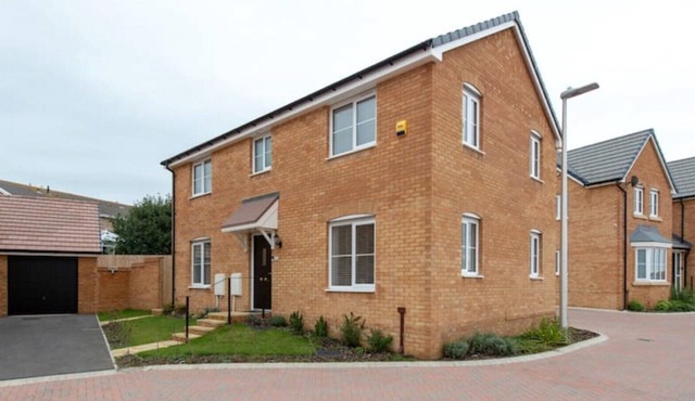 SeaView - 4 Bedroom New Build House, Rhoose, Near Cardiff