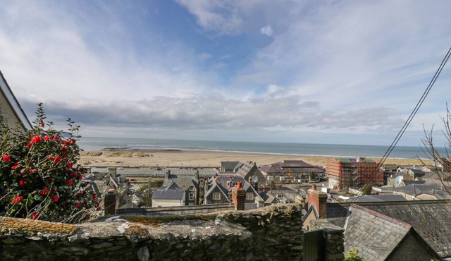SEAVIEW APARTMENT, character holiday cottage in Barmouth