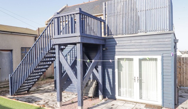 SEAVIEW AT THE DOOCOT, pet friendly, with open fire in Hopeman