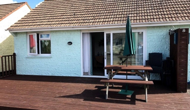 Seaview Beach Retreat - Bungalow 50 Yards From The Beach.