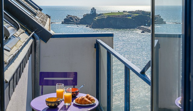 Seaview ! Bright veranda apartment at the foot of the beach