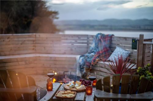 Seaview Cabin Sleeps 2 -Hot Tub - Parking