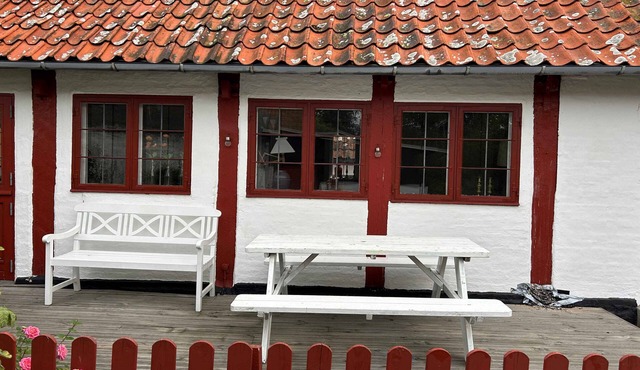 Seaview cottage in cozy Årsdale