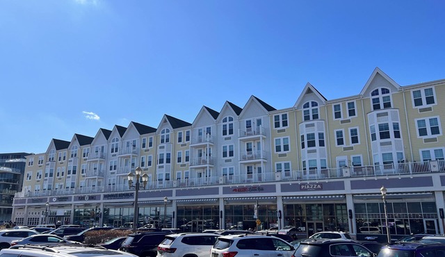 Seaview Escape~ 5 minute stroll to Beach & Private Outdoor entertainment Area