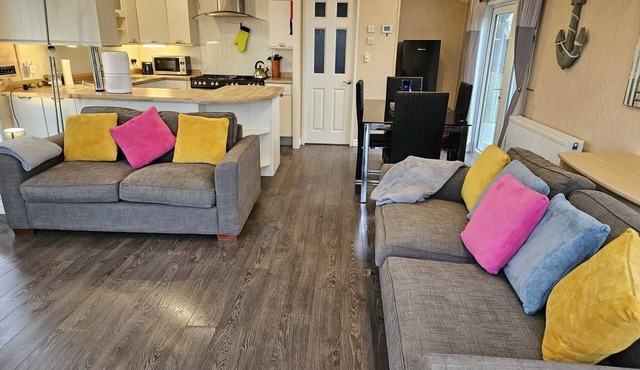 Seaview Lodge Chalet Church Bay - sleeps 4 guests in 2 bedrooms