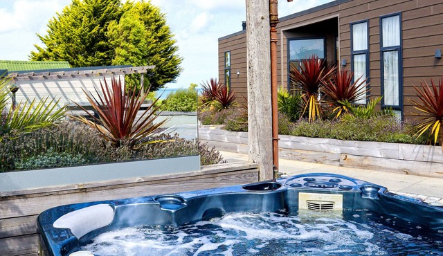 Seaview Lodge - Two Bedroom Cottage, Sleeps 4