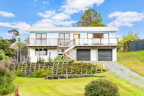 Seaview Lookout - Mangawhai Heads Holiday Home