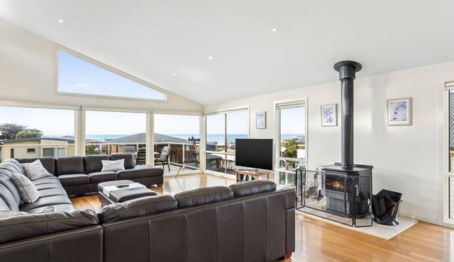 Seaview on Seaview - Exceptional & Spacious With Sensational Views