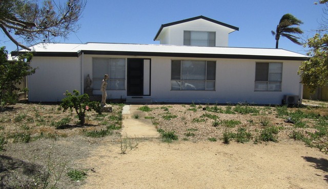 Seaview Retreat - Modern 3 bedroom holiday home