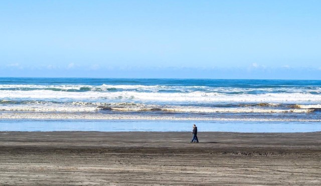 Seaview Sanctuary: 3 Beautiful Units, Pool! Close to Beard's Hollow View Point