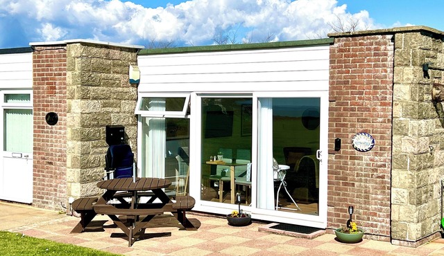 SEAVIEW self-catering coastal bungalow in rural West Wight