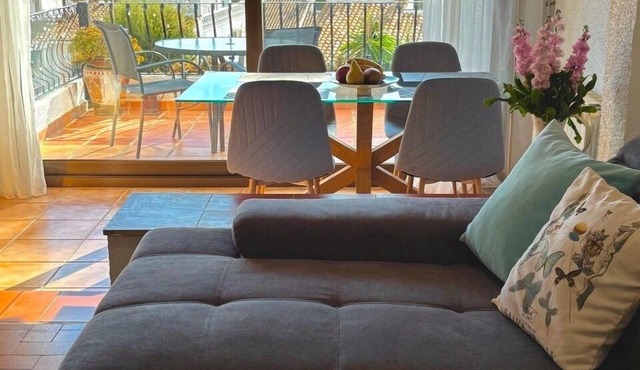 Seaview villa with large terrace and big pool. Beach 20 min away walk. WiFi. AC.