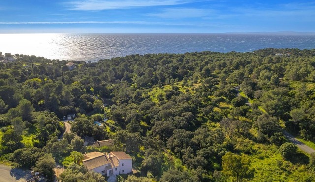 Seaview Villa with Heated Pool & Balneotherapy - 10' walk to beach -5 BR- Air Co