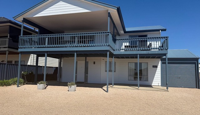 Seaviews at Stansbury - Modern and spacious! Off Peak special available!