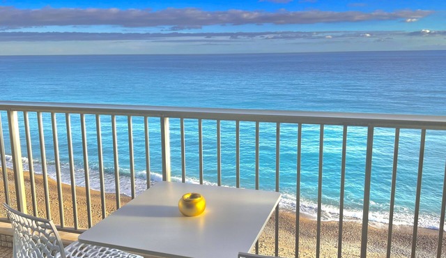 "SEAVIEWS BY JENNI MENTON LA SUITE Superb brand new apartment on the seafront
