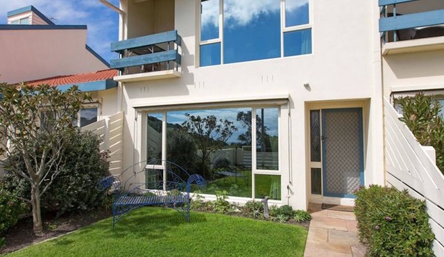 SEAVIEWS MORNINGTON.