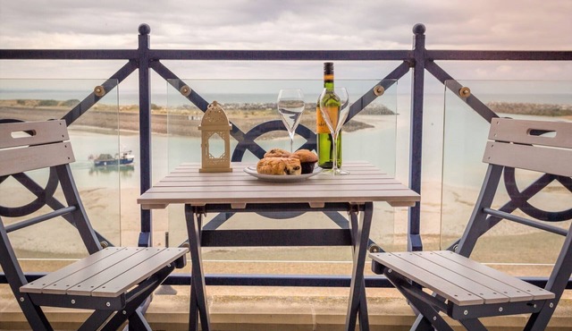 Seaviews Sovereign Harbour - adults-only apartment with stunning water views