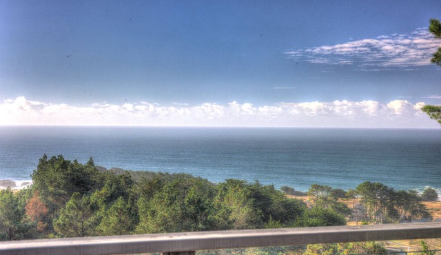 Seaward Bliss ★ Private Hillside Retreat