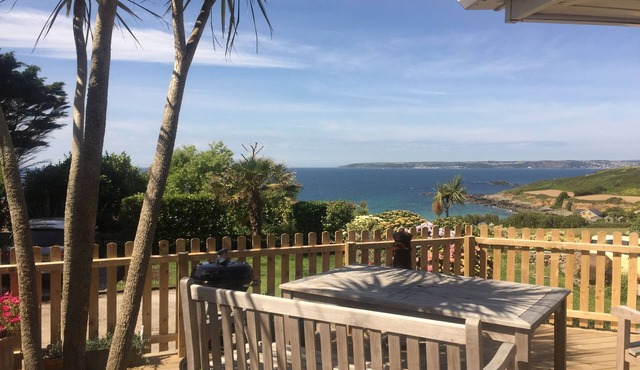 "SEAWARDS" PERFECT SEASIDE HOLIDAY HOME FOR 4/6 IN PERRANUTHNOE, CORNWALL