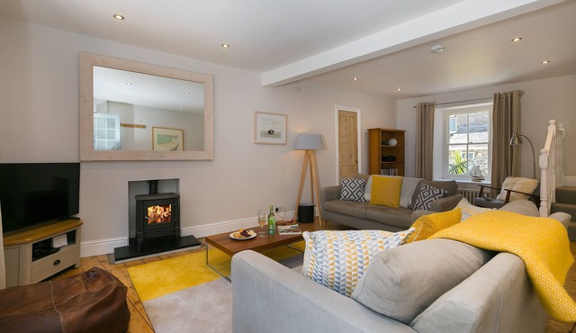 Seawater cottage in beautiful St Ives with car parking