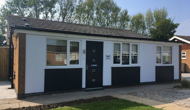 Seaways Holiday Cottage - 3 bed, 2 bath, dog friendly bungalow near beach