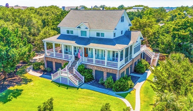 Seawind Retreat Updated home in Debordieu steps from the beach access