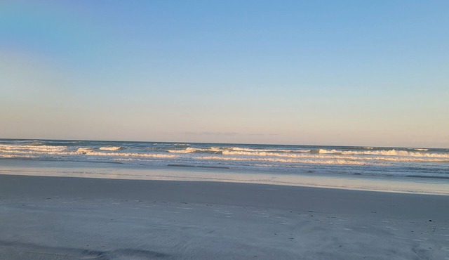 SeaWoods VILLA. WALK to the Beach!