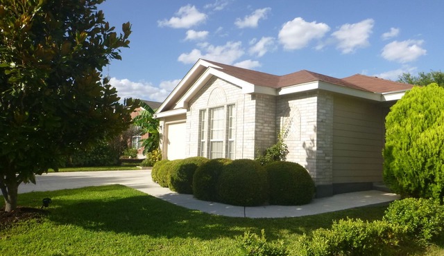 SeaWorld and Lackland AFB, Families & Seniors, Nice and Comfortable Home
