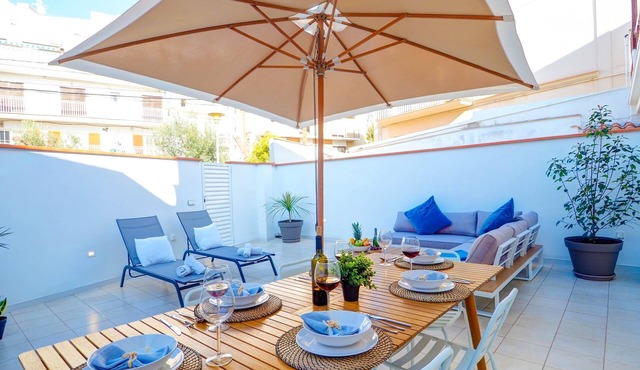 Sebastian Patio by Hello Homes Sitges