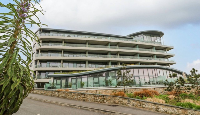 SEBASTIAN'S VIEW, family friendly, luxury holiday cottage in Falmouth