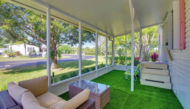 Sebastien Cottage w/Screened Porch, 5 Mi to Beach