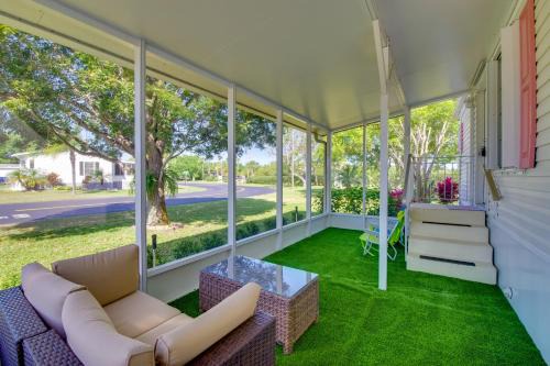 Sebastien Cottage w/Screened Porch, 5 Mi to Beach