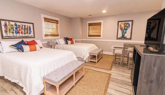 SEBOU, a cozy stay for four in the lodge of Karoo at Smith Mountain Lake