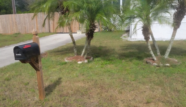 Sebring's lil sister town! Huge fenced yard. Pets welcome. Swimming lake nearby.