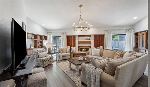 SEC PLAY-OFFs WELCOMES YOU HOME-Magical Mid-Century Modern-SERENE & STUNNING!