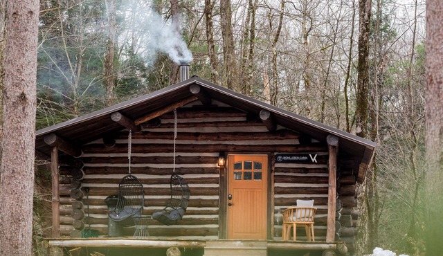 Seclude in a Romantic Cabin in an 850 acre Private Forest.
