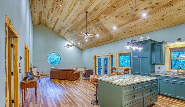 Secluded Cabin Getaway in the Woods!