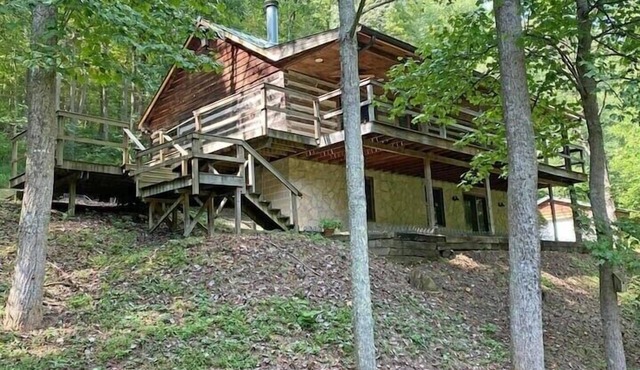 Secluded 100 Acre Retreat Cabin - Hot Tub - WiFi - Garage