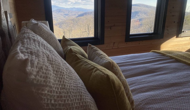 Secluded 13-Acre Family Cabin Near Chimney Rock & Lake Lure - Mt Mitchell Views