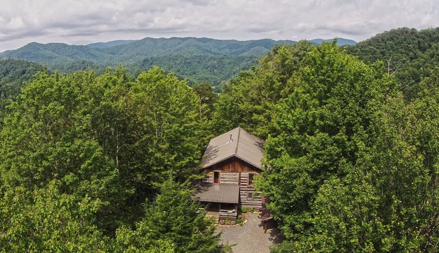 Secluded 16-Acre Mountain Retreat w/3 Cabins Perfect for Groups & Gatherings