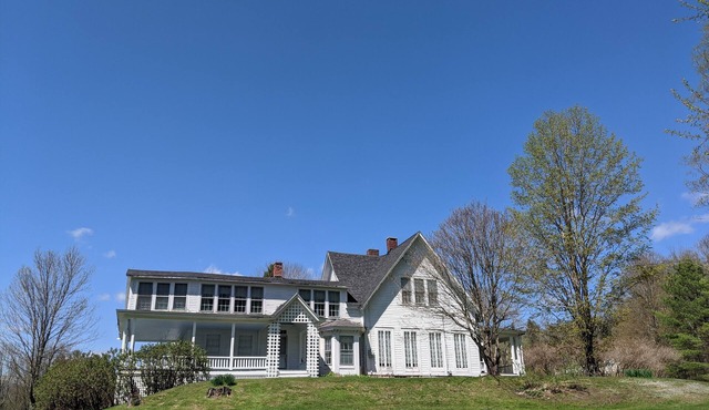 Secluded 19th century Farmhouse with mountain views