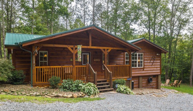 Secluded 2 Bed, Hot Tub, Pool Table, Fire Pit. Perfect Spring Break Getaway!