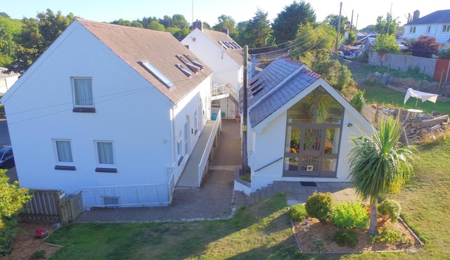 Secluded 2 Bed Lodge in coastal village Goodwick